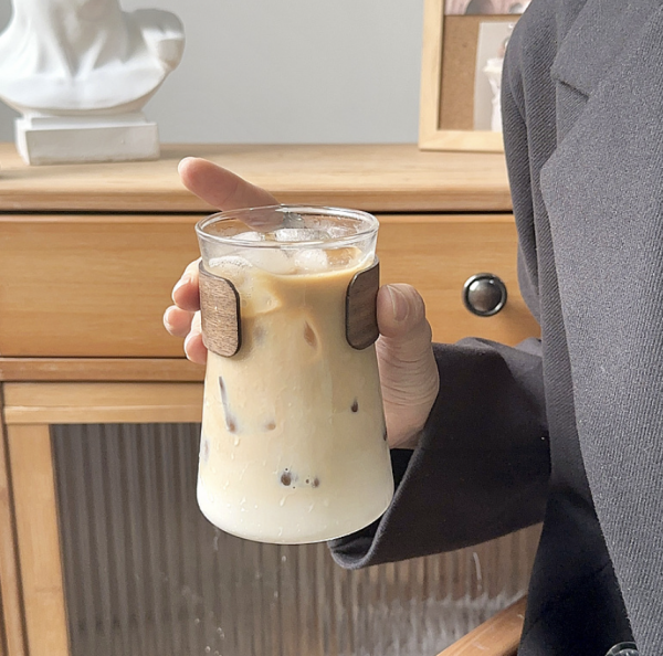 380ML Vintage Aesthetic Latte Cup – Borosilicate Glass Mug with Wood Grain Design for Matcha, Coffee & Hot Drinks - Image 3